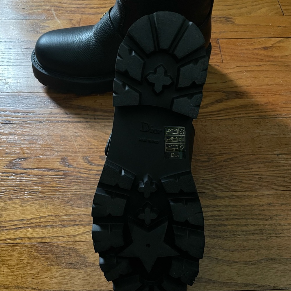 Dior Black and Cream Shearling Boots - Picture 9 of 16